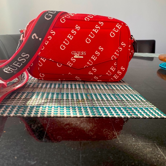 Guess Crossbody - Picture 1 of 5
